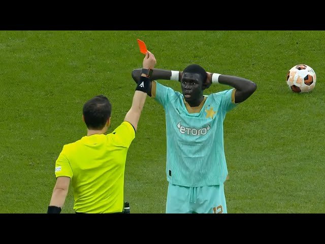 شرط بندی روی کارت قرمز در وین وین بت